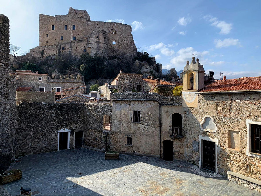 08.2021: Marina Daprelā - castelvecchio di rocca barbena (sv)
